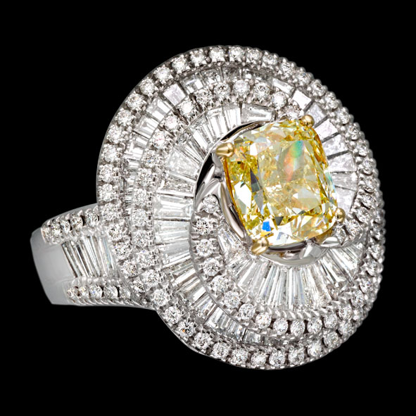 massimo raiteri jewellery jewelry gioielli anello ring diamond diamonds diamanti baguette tepper classic design classico fashion moda fancy yellow intense giallo intenso